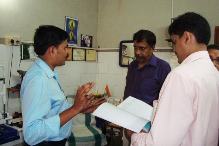 Dr.D.Ramanathan, MD of Sitaram Pharma at the Itoozhi Nethrachikithsalayam