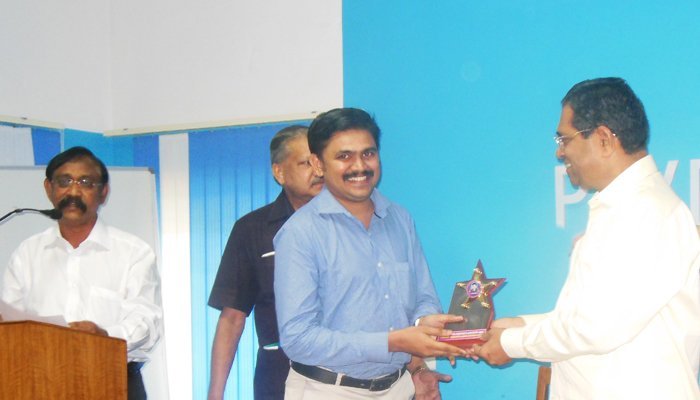 Dr Itoozhi Unnikrishnan Namboothiri felicitated by AHMA Kerala